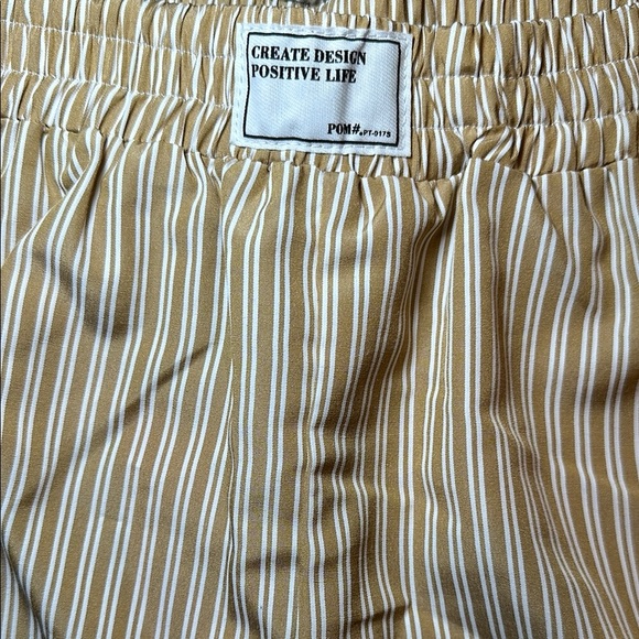 SHEIN Beige Striped Women Shorts - Picture 2 of 4